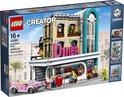 LEGO Creator Expert Downtown Diner 10260 doos met roze auto en diner met "DINER"-letters.