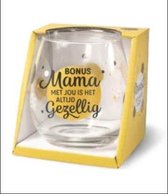 Moederdag - Wijnglas - Waterglas - Bonus mama met jou is het altijd gezellig - Gevuld met toffeemix - In cadeauverpakking met gekleurd lint