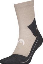 Beige sok met donkergrijs verstevigd hiel- en teenstuk en merklogo op de wreef.