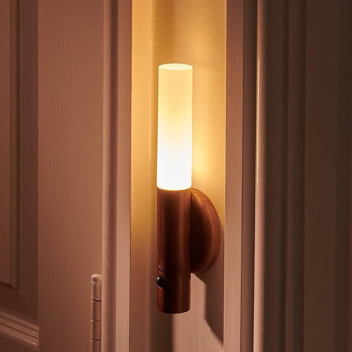 LED Sensor Wandlamp - Draagbaar - Oplaadbaar - Nachtlampje met Magnetische Basis - Indoor Gebruik - 1 Pack Walnoot Hout — cadeau in Wonen & Interieur - foto 3