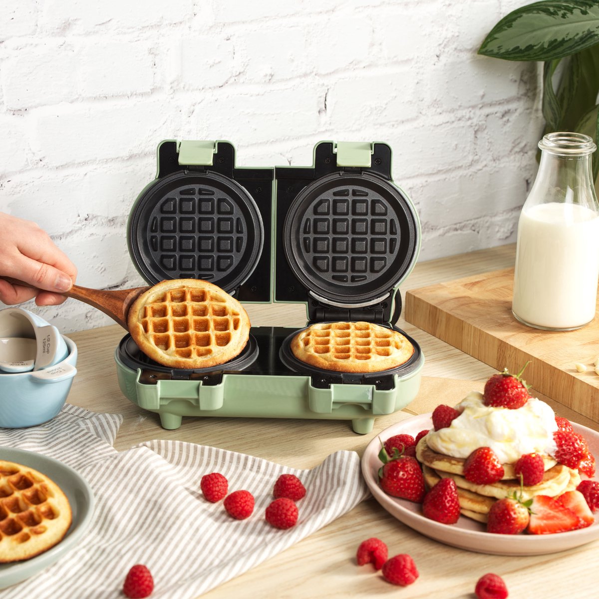 Petra Dubbele Mini Wafelijzer - Compact Treat Maker, Verwijderbare Niet Klevende Platen Compact Voor Eenvoudige Opslag Belgisch Amerikaans Wafelijzer Gemakkelijk Te Reinigen 1100 W Groen
