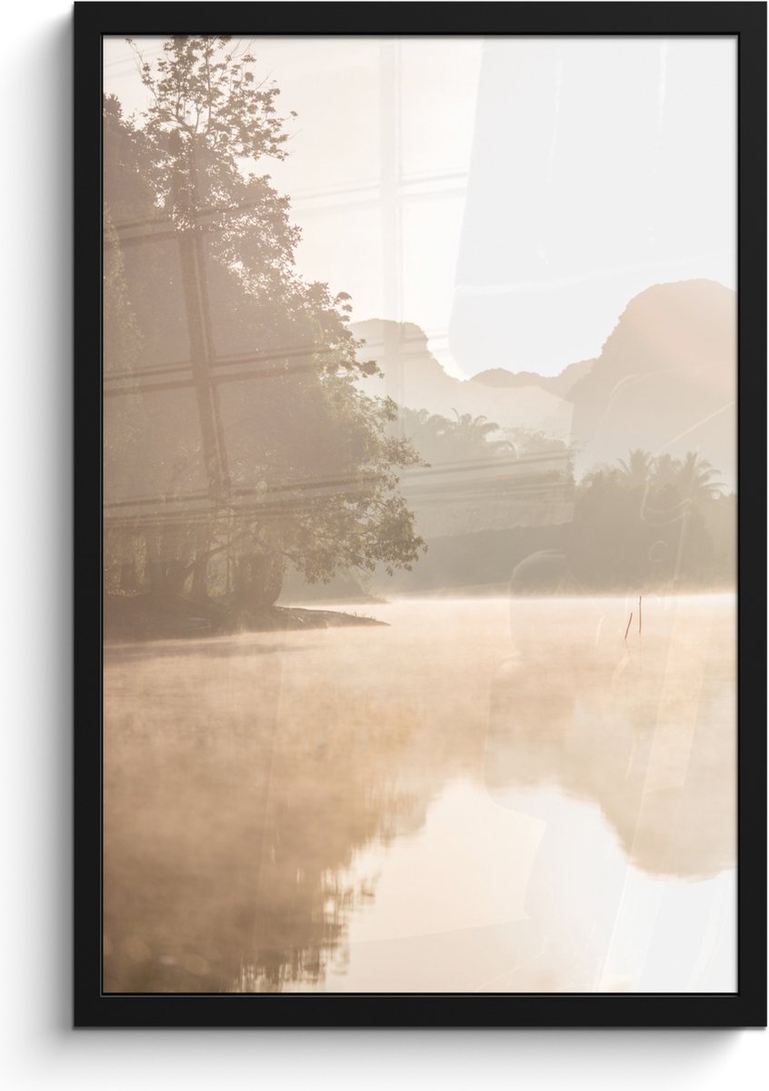 FrameYourWall Poster in lijst - Fotolijst 40x60 cm - Posters - Landschap - Bos - Water - Mist - Beige - Posterlijst zwart - Wanddecoratie badkamer - Muurdecoratie WC - Decoratieve accessoires - Toilet muur decoratie Beige - Landschap