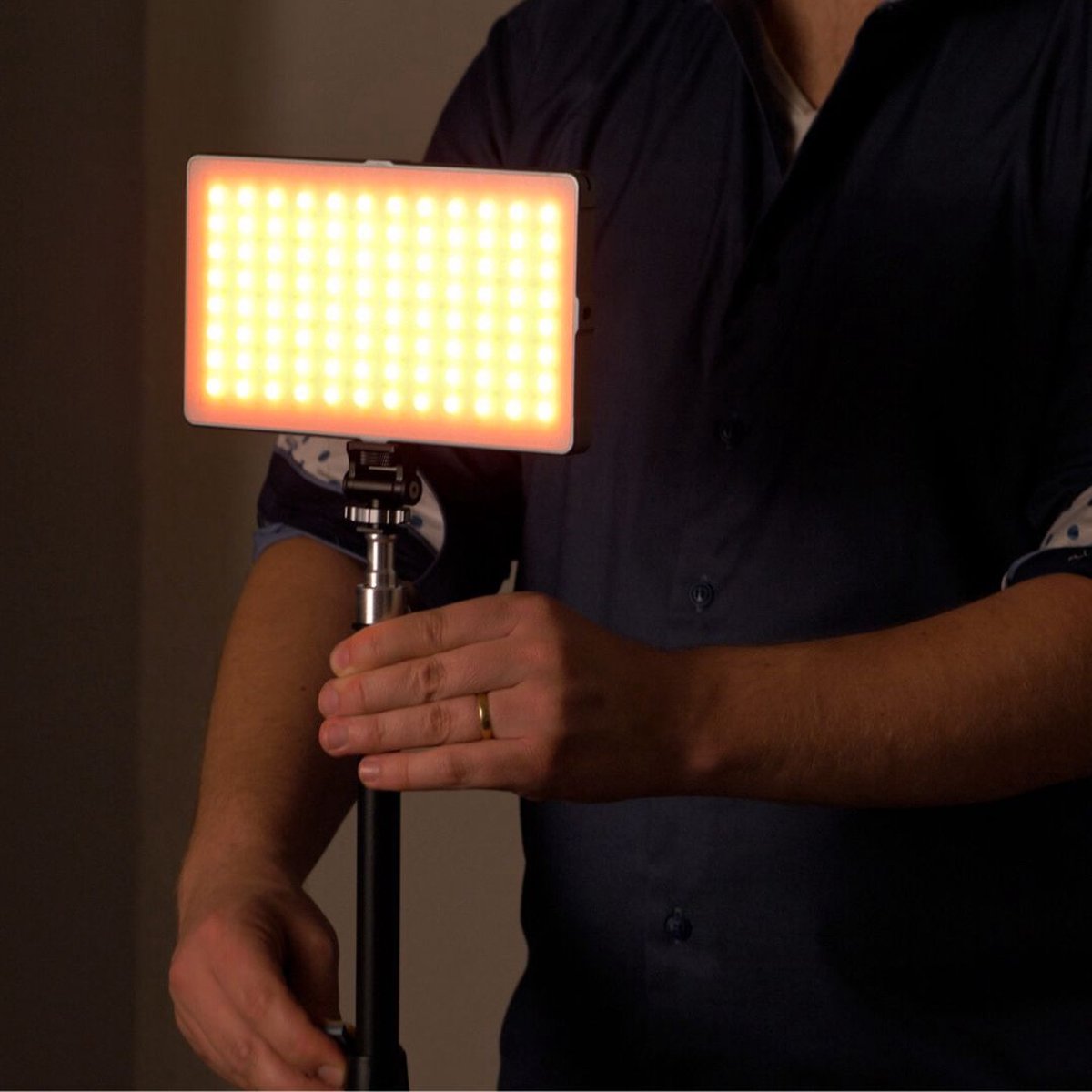 MOJOGEAR Lumi Bicolor LED-lamp, medium, 18,5 W, robuust metaal