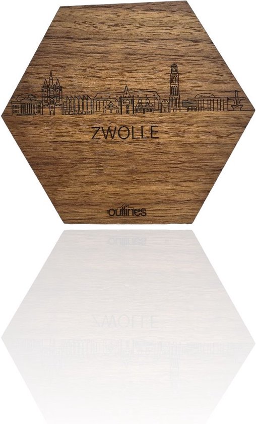 Houten zeshoekige onderzetter met de skyline van Zwolle en het logo "outlines".