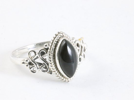 Bague en argent finement travaillée avec onyx - taille 16