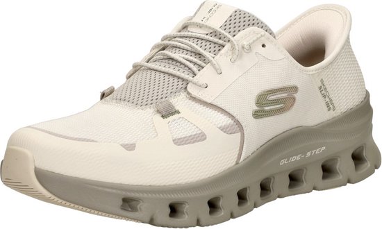 Witte sneaker met grijze zool en opvallende gatenstructuur. Skechers Glide Step en Slip-ins logo's.