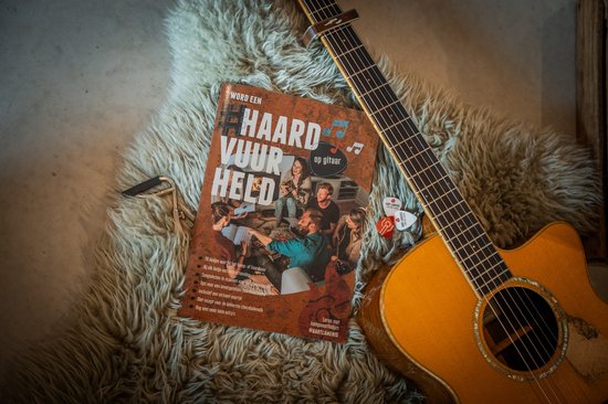 #haardvuurheld Gitaarboek – 20 Populaire Liedjes + Instructievideo’s & Extra Haardvuur Tips - Gitaarspelen voor beginners