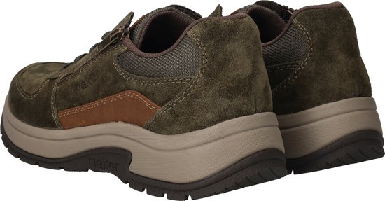 Close-up van groene suède sneaker met bruine leren accenten en ritssluiting.