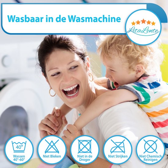 Moeder en kind lachen, met wasmachine op achtergrond. LitaLente® molton is wasbaar in de machine (40-60°).