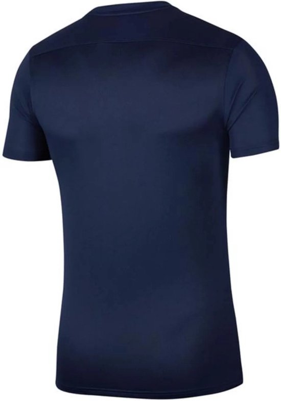 Donkerblauw sportshirt van Nike, achterkant zichtbaar. Het shirt heeft een subtiel mesh-patroon.