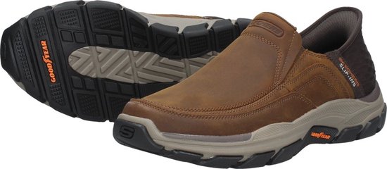 Bruine leren instapper met opvallende beige en bruine zool, met "GOOD YEAR" opdruk.