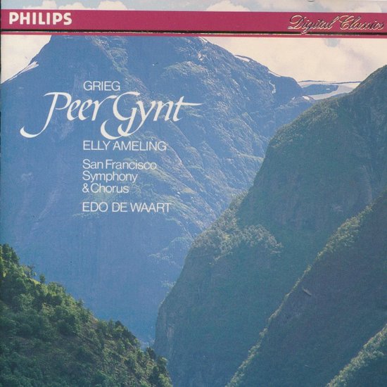 CD-hoes met een dramatisch berglandschap in de mist met "GRIEG PEER GYNT" erop.