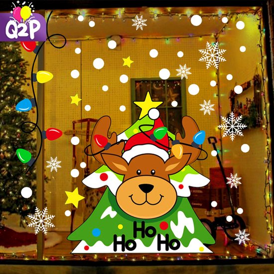 Kerstboomsticker met rendier, kerstmuts en kerstlichtjes op een etalage. Sneeuwvlokken en gele sterren decoreren de etalage.