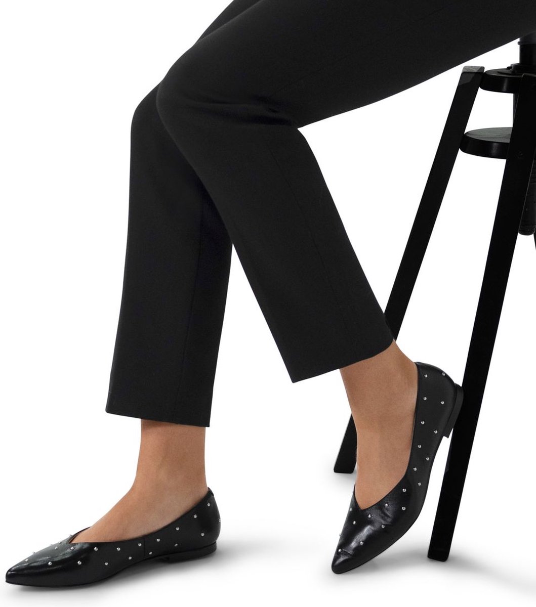 Manfield Dames Zwarte leren ballerina's met studs Maat 36 bol