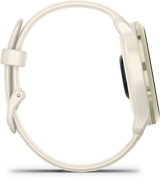 Zijaanzicht van een gouden smartwatch met een gebroken wit bandje.