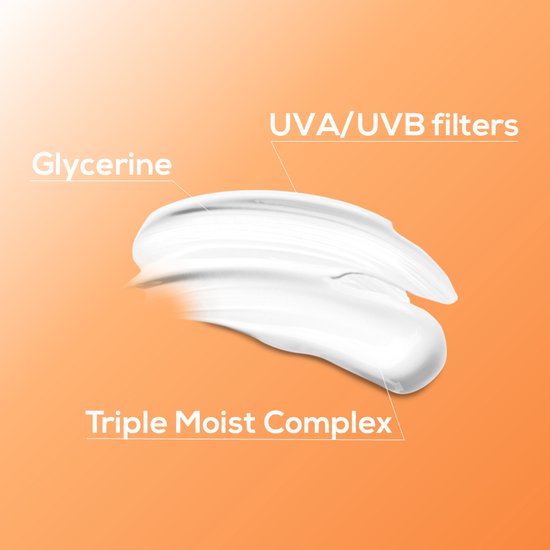 Witte crème op oranje achtergrond met de tekst: glycerine, UVA/UVB filters, Triple Moist Complex.