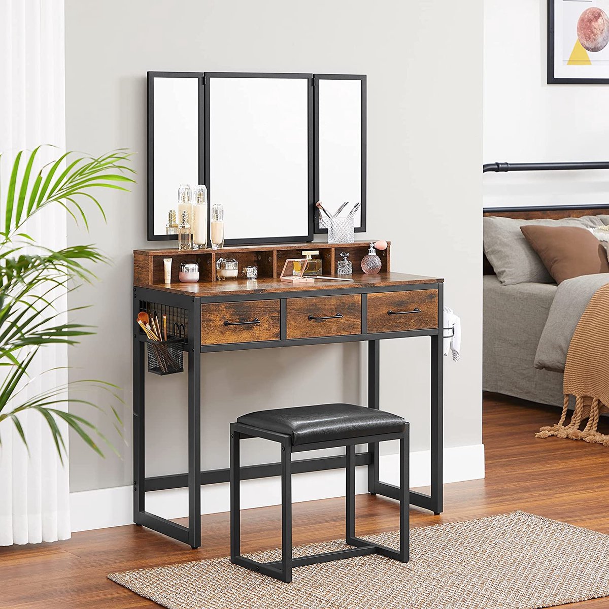 Industriële Stijl Kaptafel met Spiegel en Kruk – Rustiek Bruin/Zwart – Make-uptafel met Opberglades, Sieradenhaken, Föhnhouder en Eco-Lederen Zitkussen – Slaapkamer Meubel – Hout & Staal – 90x40x141 cm – Stoere Vintage Look – Functioneel en Stabiel