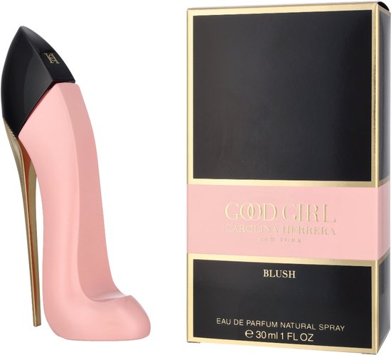 Roze pumpvormige parfumfles naast de verpakking 'Good Girl Carolina Herrera Blush'.