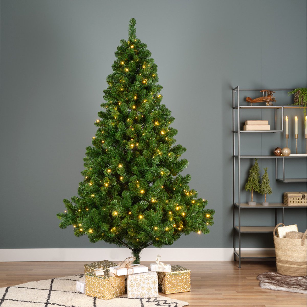 Everlands Imperial Pine Kunstkerstboom - 210 hoog - Met verlichting – foto 2