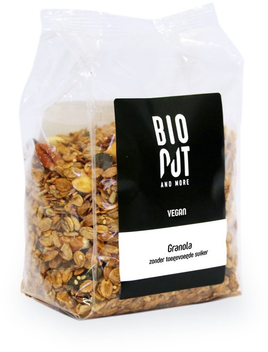 Zak granola met haver, noten en zaden. Zwart label met 'BIO POT AND MORE VEGAN Granola zonder toegevoegde suiker'.