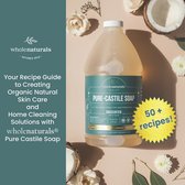 Fles Wholenaturals Pure Castile Soap (ongeparfumeerd, 1.9 liter). Op de fles staat "50+ recepten!".