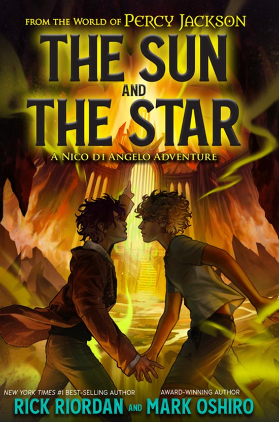 Couverture du livre : Deux garçons se regardent devant une entrée incandescente, avec le texte "The Sun and the Star A Nico Di Angelo Adventure".