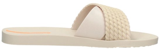 Lichtbruine Ipanema slipper met gevlochten band, van voren.