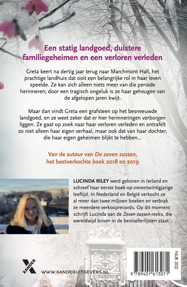 Dos du livre 'De zilverboom' avec texte et photo de Lucinda Riley. Un domaine et un portrait de l'auteur.