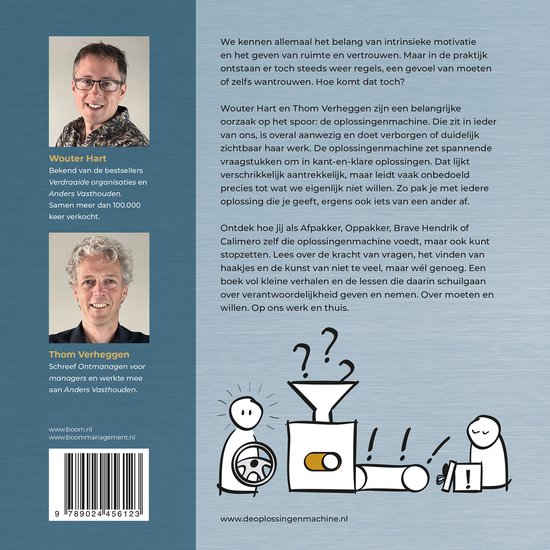 Achterkant van het boek 'De Oplossingenmachine' met foto's van de auteurs, tekst en een illustratie van een machine.