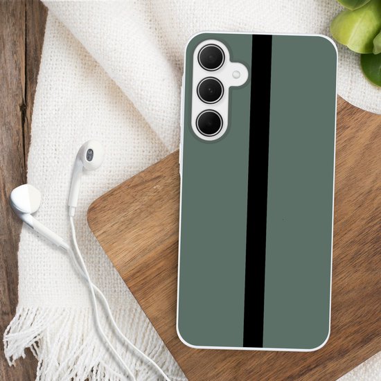 Telefoonhoesje Geschikt voor Samsung Galaxy A35 hoesje - Groen - Zwart - Streep - Minimalistisch - Siliconen Telefoonhoesje Telefoonhoesje