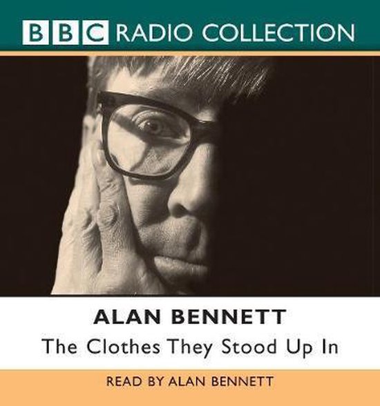 BBC Radio Collection : Alan Bennett, The Clothes They Stood Up In, lu par Alan Bennett. Portrait en noir et blanc d'Alan Bennett portant des lunettes.