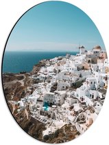 Dibond Ovaal - Uitzicht op Witte Gebouwen aan de Kust op Santorini - 30x40 cm Foto op Ovaal (Met Ophangsysteem)