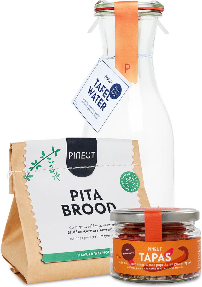 Pineut ® Borrelplank Pakket Tapas - Borrelpakket met Pita brood, Tapenade & Waterkaraf – Cadeau Vrouw - Gezellig Genieten