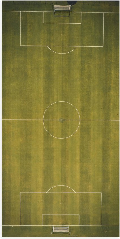Poster Glanzend – Bovenaanzicht van Groen Voetbalveld - 50x100 cm Foto op Posterpapier met Glanzende Afwerking
