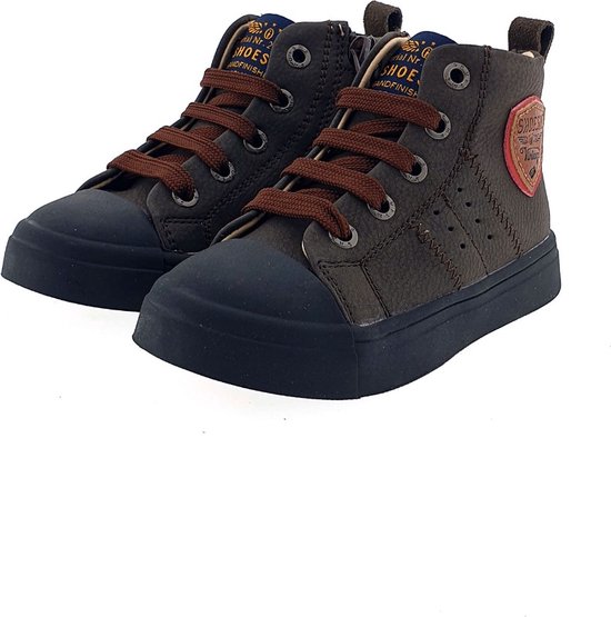 Paar donkerbruine veterboots met patch
