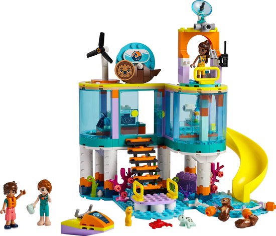 LEGO Friends zee reddingscentrum speelgoed met speelgoed figuren, dieren, schuif af en een reddingsboot.