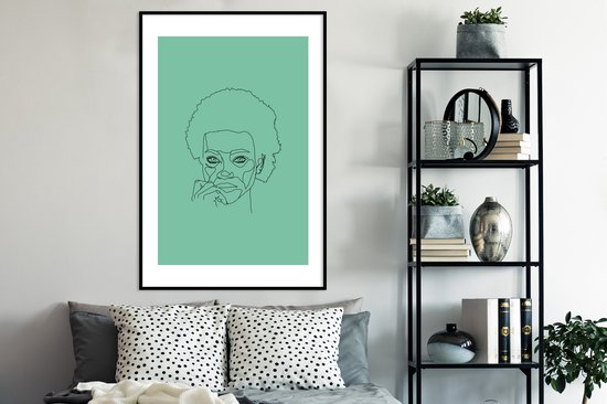 Photo Line femme avec afro sur fond vert cadre photo noir avec passe partout blanc 80x120 80x120 cm - Affiche encadrée (Décoration murale salon / chambre)