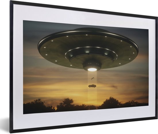 Image encadrée - Une illustration d'un OVNI rayonnant sur un cadre photo de voiture noir avec passe-partout blanc, moyen 60x40 cm - Affiche encadrée (Décoration murale salon / chambre)