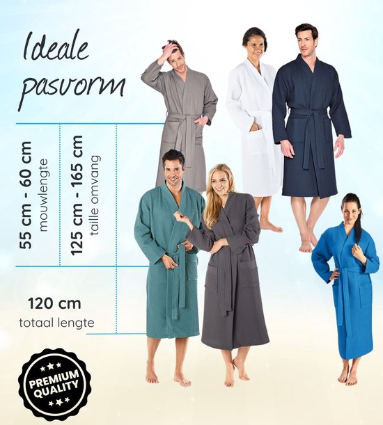 Mannen en vrouwen in diverse gekleurde wafel badjassen, staand.