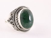 Bewerkte zilveren ring met jade - maat 21