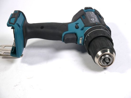 Makita DHP482 klopboormachine in zwart en turquoise, met de boorkop en de ergonomische grip in beeld.
