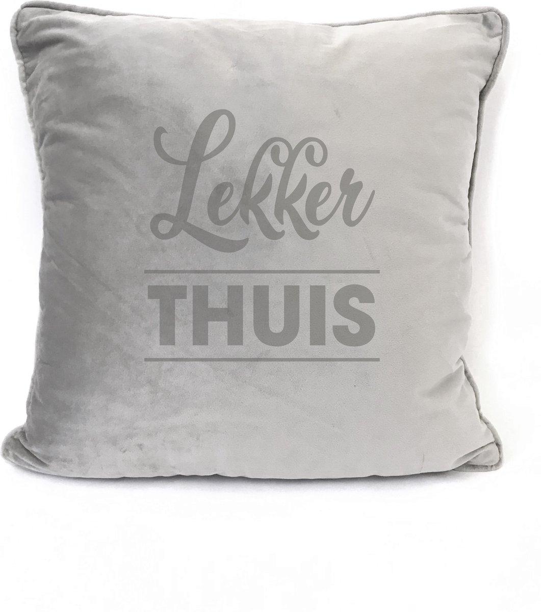 Grijs sierkussen Velours - 45x45cm - Met Tekst: Lekker Thuis. Cadeau-verjaardag-bedankje-samenwonen.