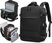 Zwarte rugzak, met inzetstukken die het open vak voor laptop, make-up en een apart schoenenvak tonen.