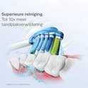 Illustratie van een Philips Sonicare C3 opzetborstel die de tanden reinigt met water.