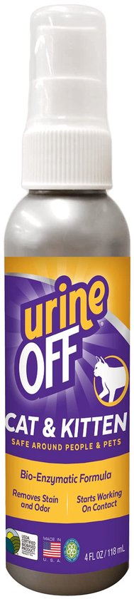 Een zilverkleurige spuitfles met een paars, geel en wit label met de tekst 'URINE OFF CAT & KITTEN'.
