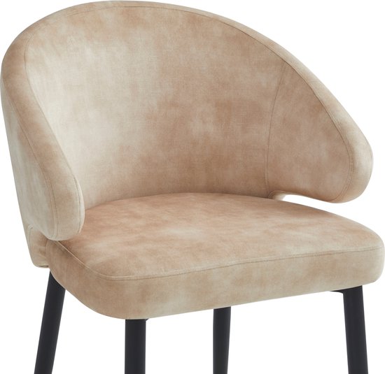 Gros plan d'un fauteuil beige clair sur pieds noirs.