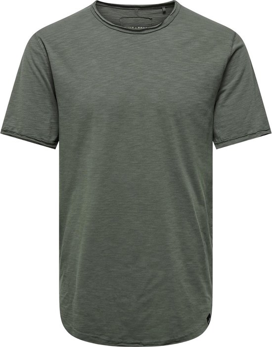 Groen T-shirt met ronde hals en een licht golvende zoom.