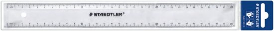 Règle transparente Staedtler de 30 cm avec marquages en cm et mm. Inclut un emballage avec le logo Staedtler.