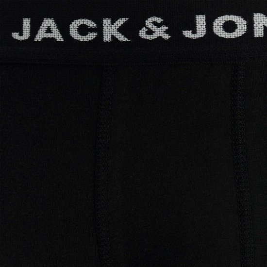 Close-up van een zwarte Jack & Jones boxershort met het witte logo op de tailleband en gestikte naden.