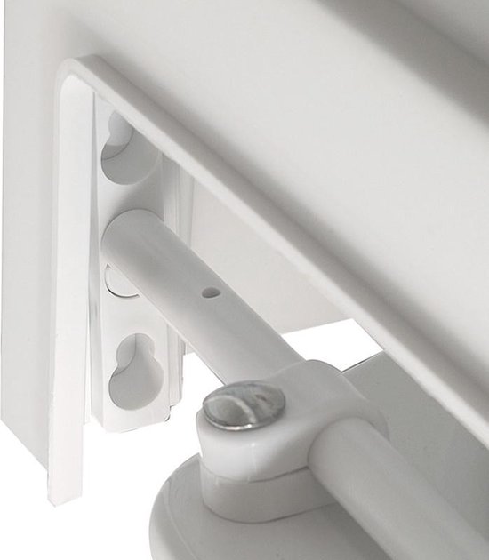 Bevestigingsmechanisme van een witte toiletverhoger, detail.